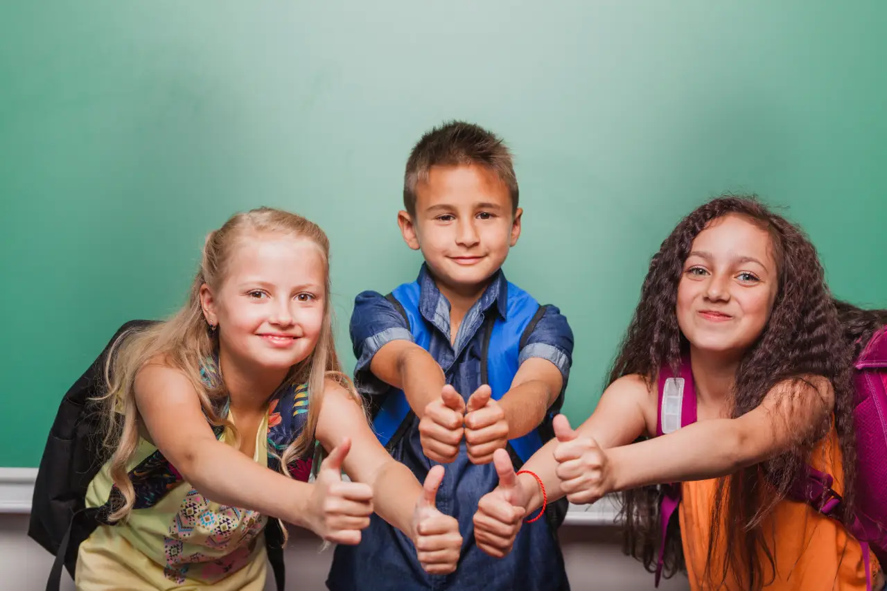 kids-gesturing-thumbs-up